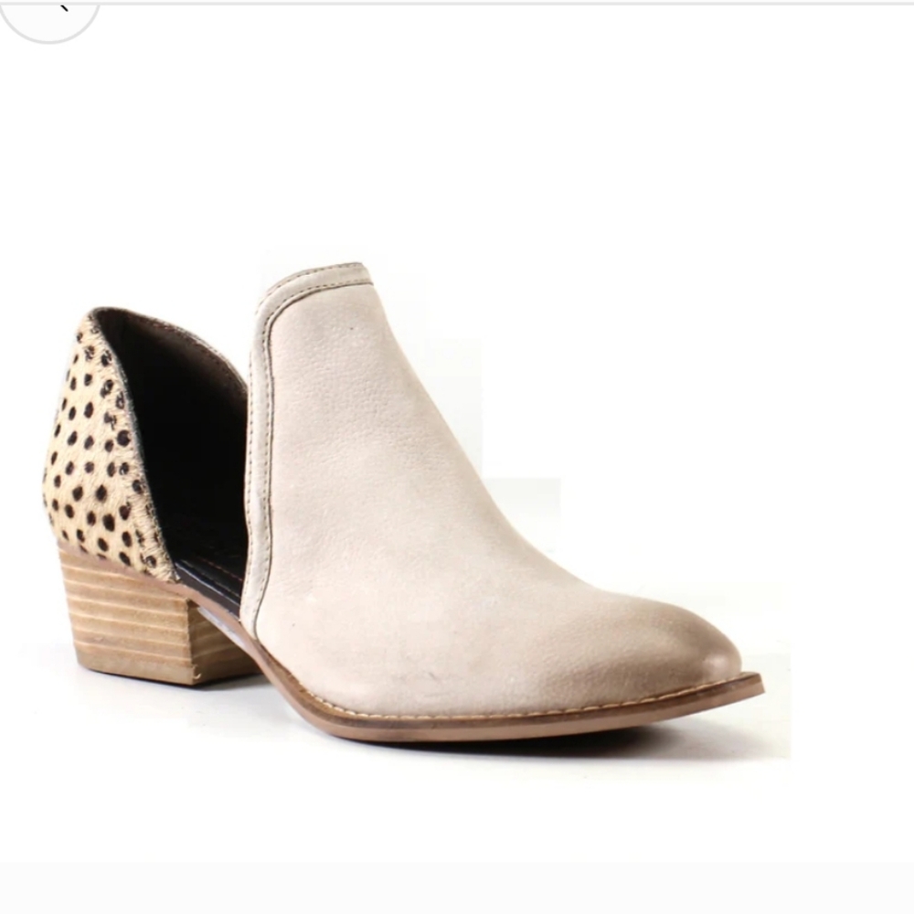 Diba True Shy Town Bootie 9.5